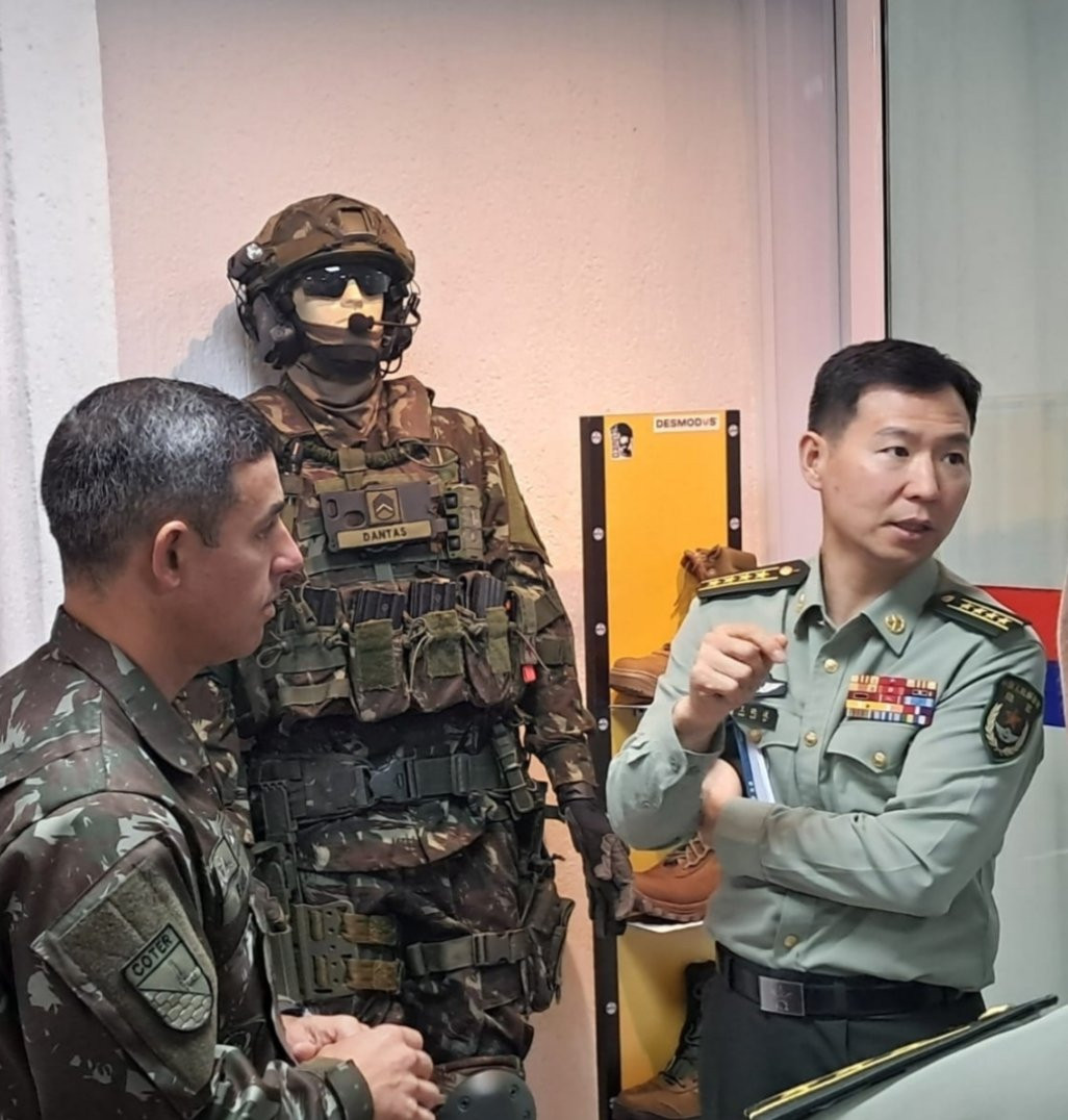 巴西陆军“巴西战斗人员”（COBRA，“眼镜蛇”）未来士兵计划，包括新一代的光电