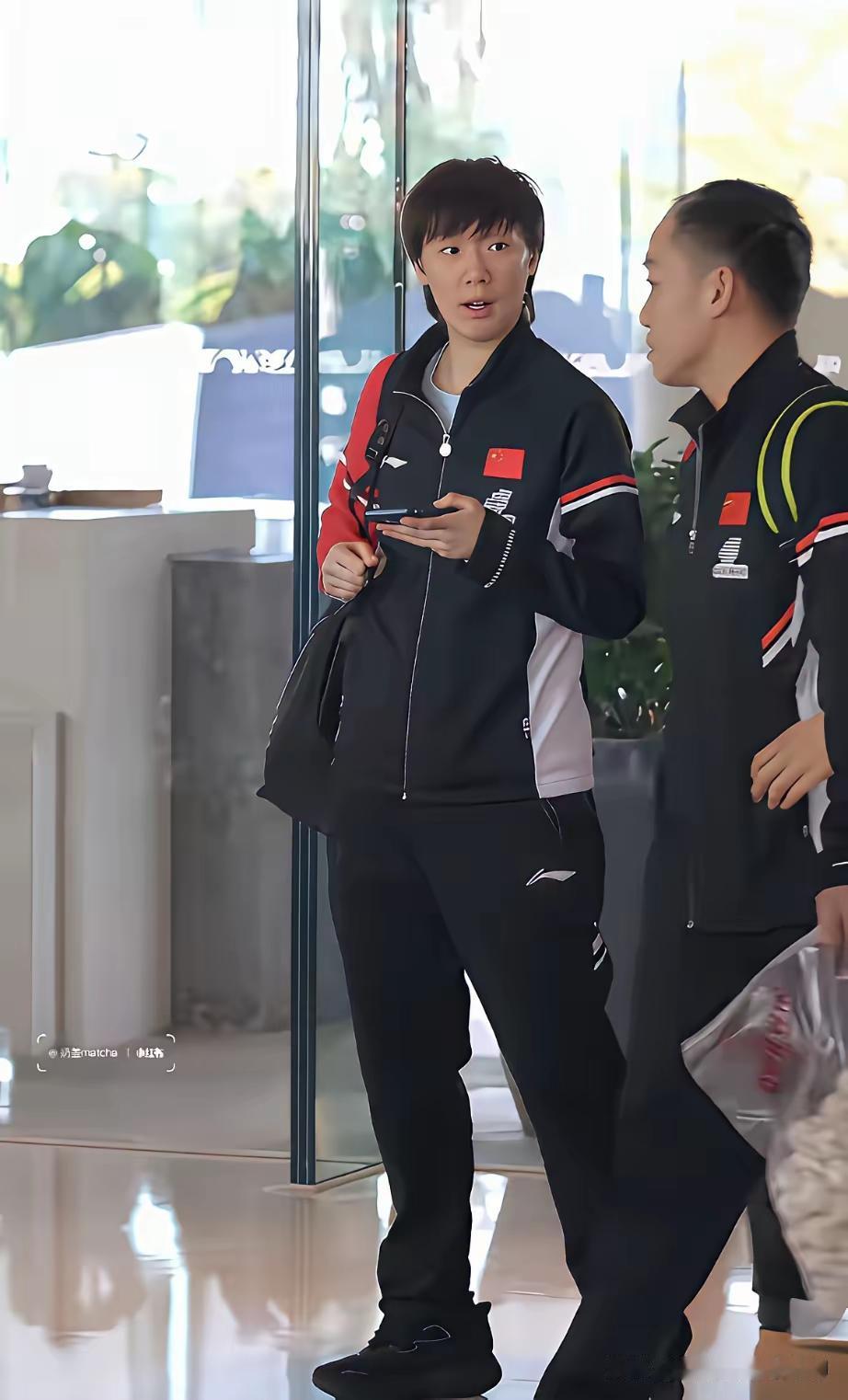 曼昱没想到任浩给她一个大惊喜：他来到香港总决赛，任浩教练对曼昱的帮助太大了，无论