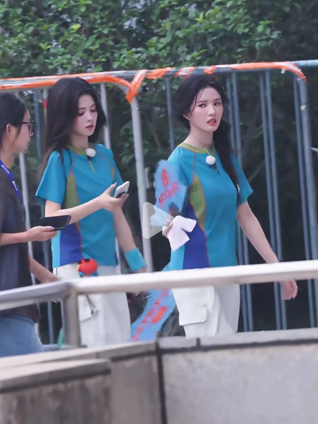 奔跑吧路透里白鹿和刘些宁走在一起你们觉得谁的气质更好点呢