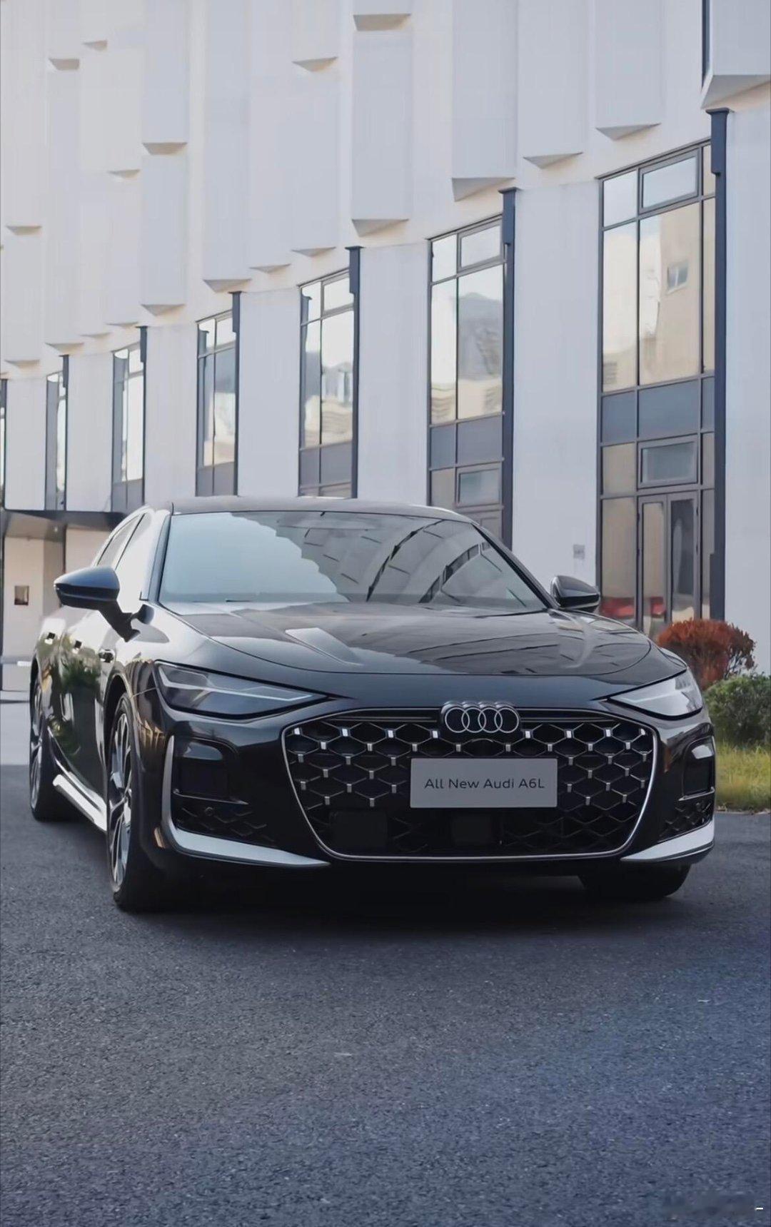 全新奥迪AudiC9A6L实车图黑色高级车的气质，1~10分，你们能给打几分