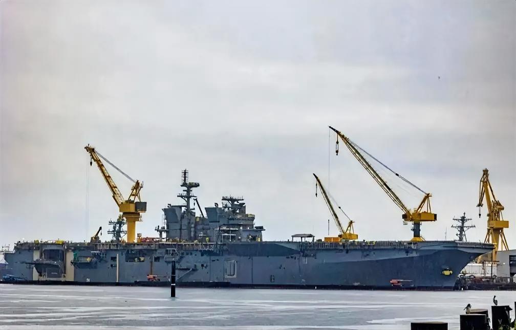 美国正在建造的两艘美国级两栖攻击舰，“布干维尔”号和“费卢杰”号宣布再次延期交付