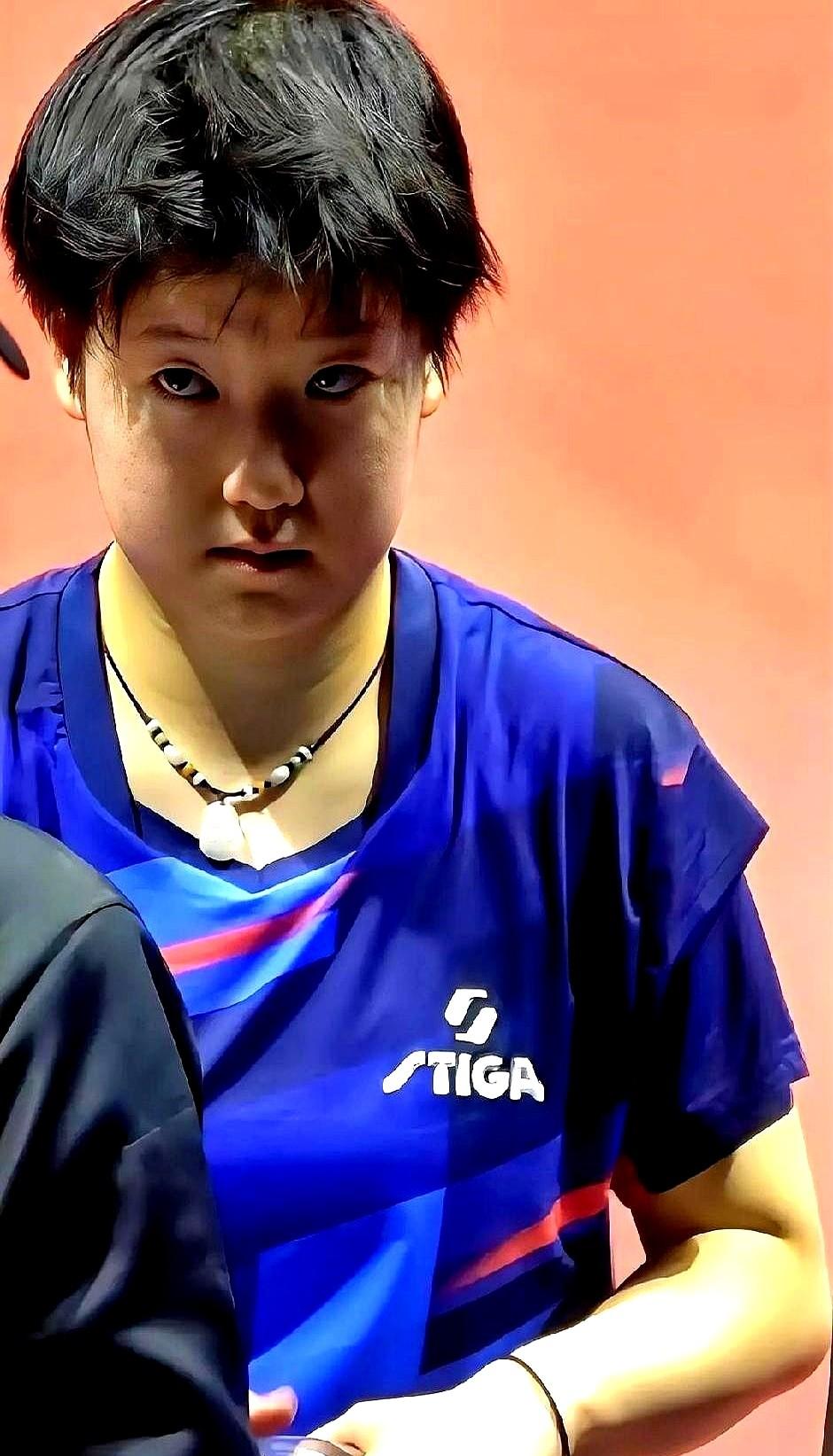 孙颖莎巴黎周期外战胜率100%，却被全网审判。真的有点魔幻。一个WTT新加坡