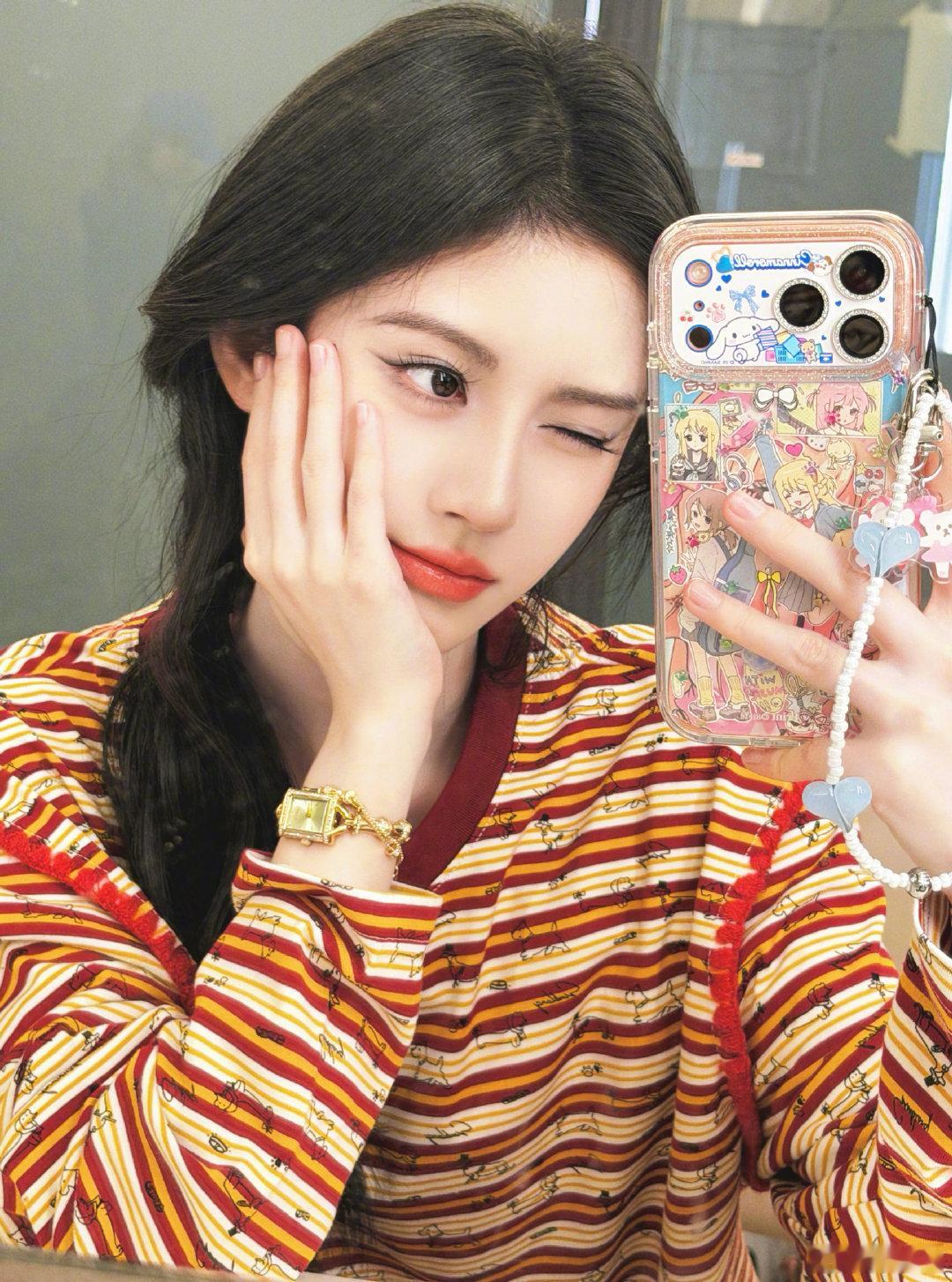 鞠婧祎jjy鞠婧祎阿黛对不上焦的镜头是我被泪水充满的眼眶.​​​