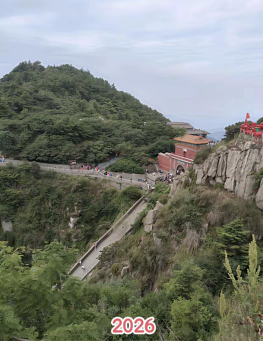 这是1934年和2026年的泰山，物是人非，但换了人间。