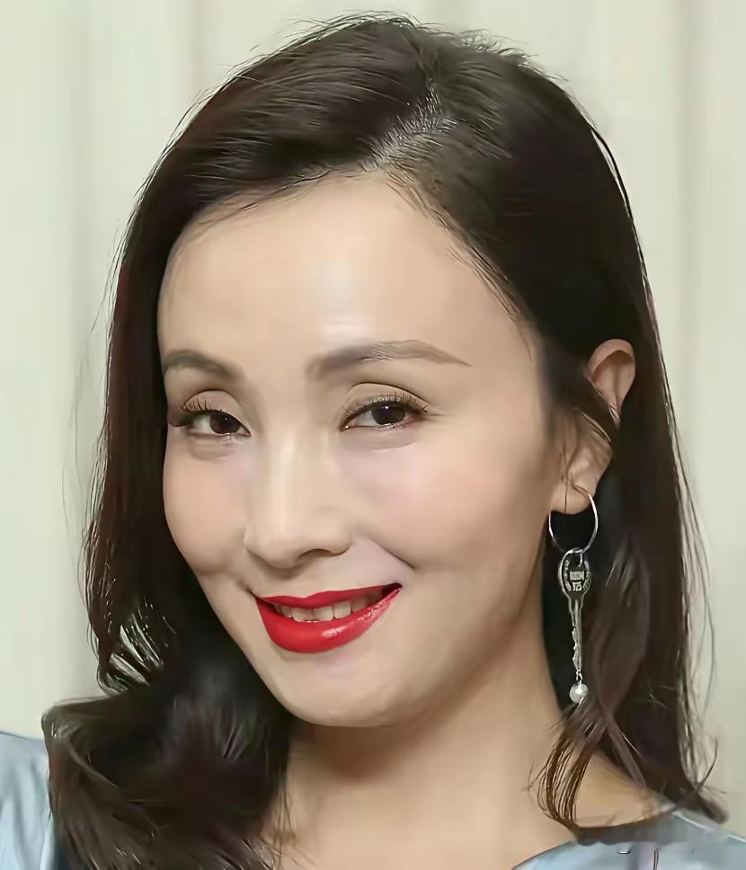 八十年代的明星，美的那是各有千秋。那时候没有整容和医美，女明星们都是自然本色。