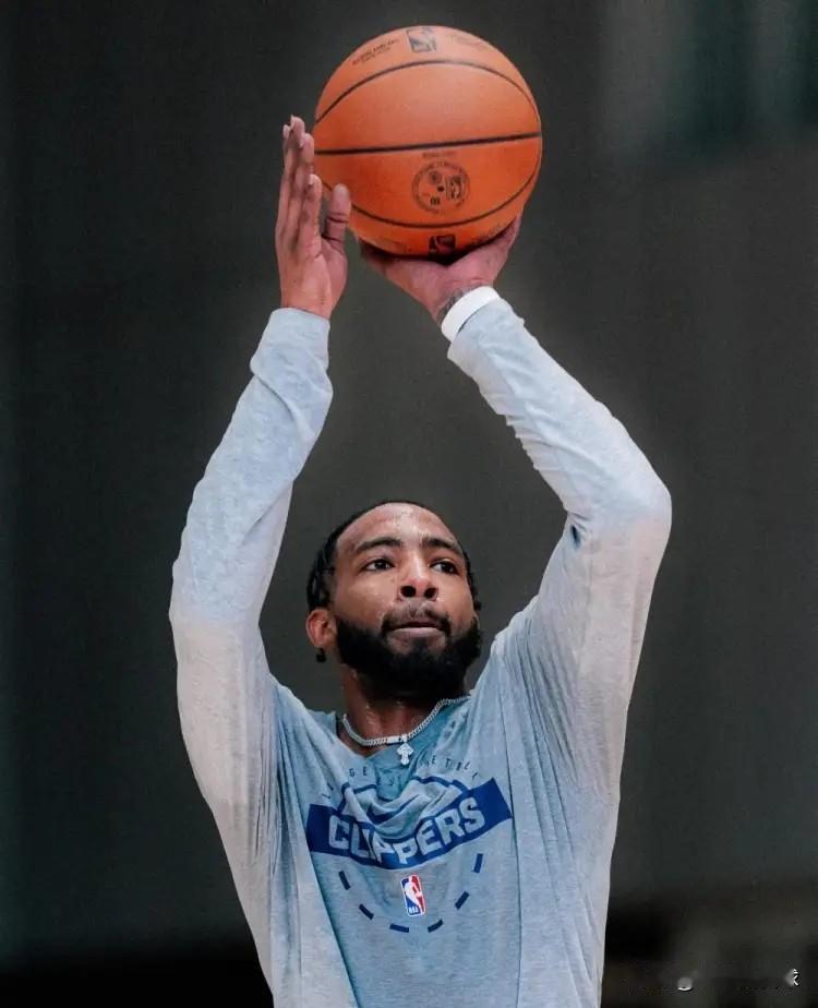 下面是一条关于快船大将小德里克-琼斯的好消息！明天快船将会坐镇主场迎来和骑士的强