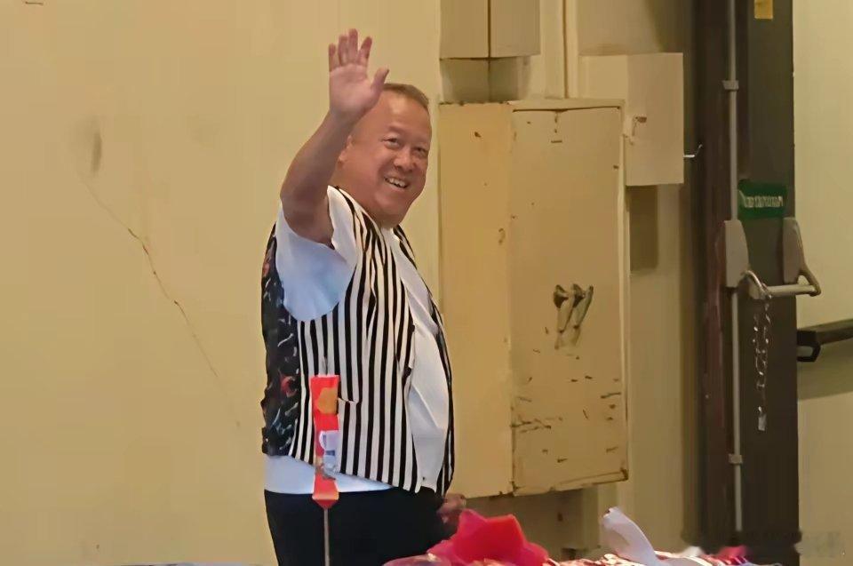 许志安这场红馆演唱会真的是把港圈半壁江山都攒来了，毕竟是他隔了11年再登红馆，还