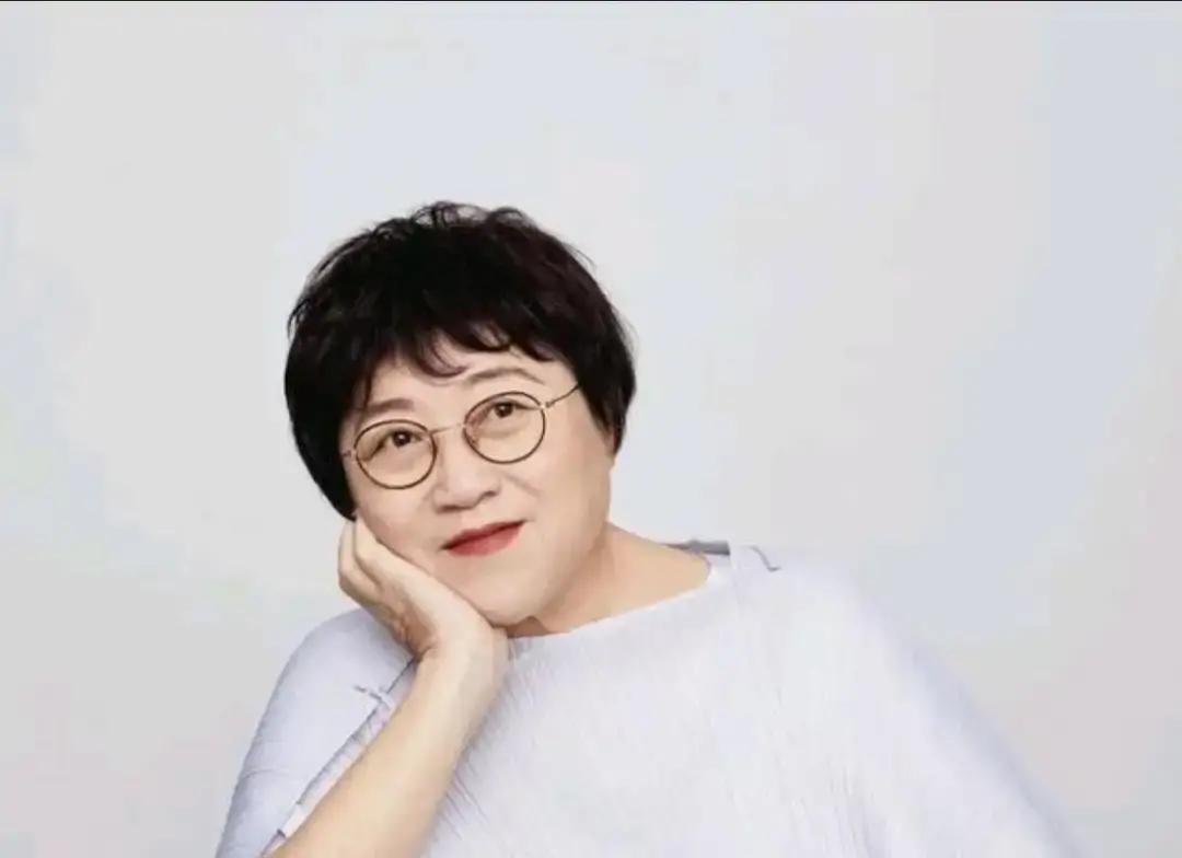 三十出头拿到重度脂肪肝的体检单时，我表姐坐在医院长椅上愣了半天，给我打了个电话，