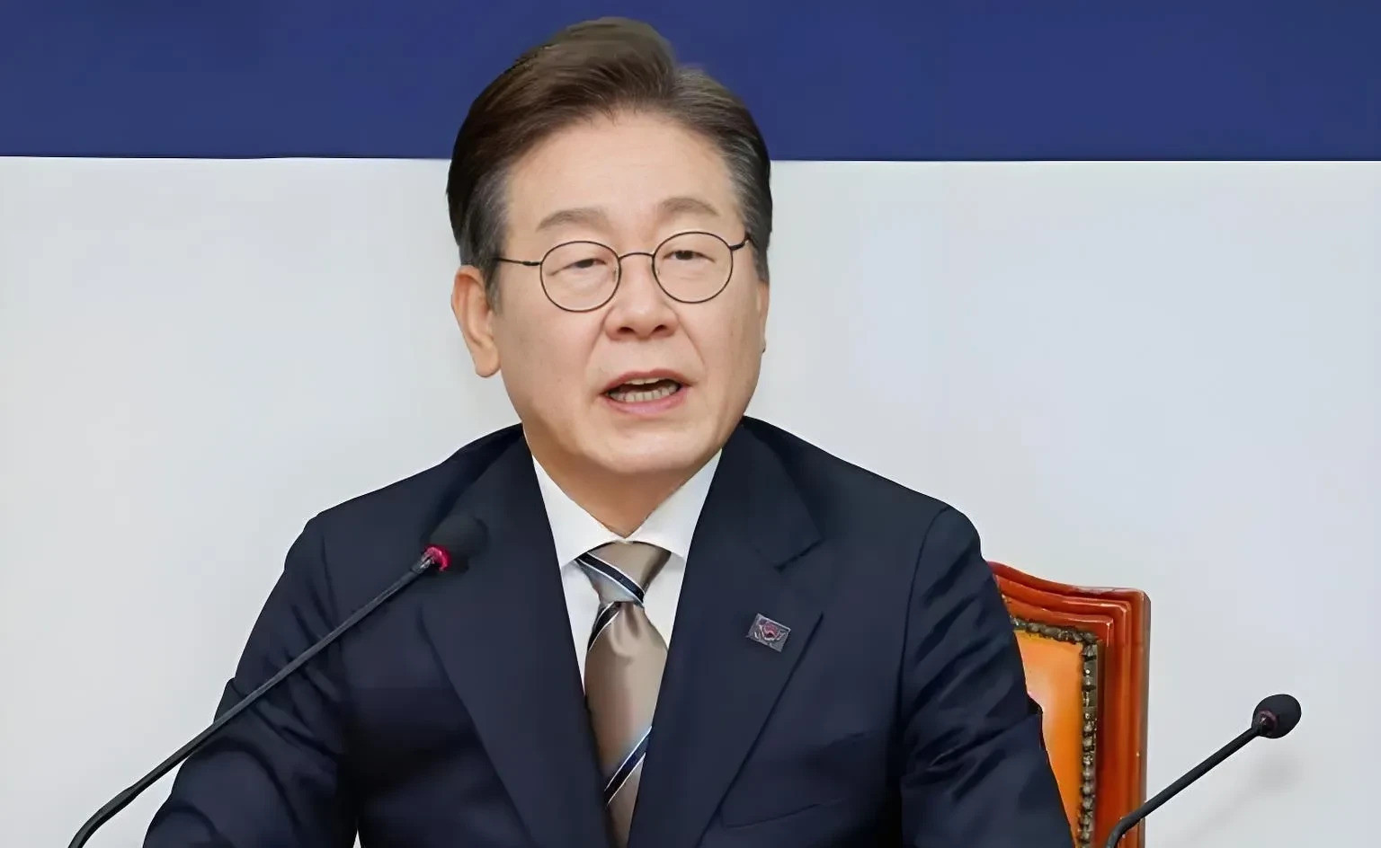 李在明上任一月，支持率一路狂飙李在明这人，真不简单！韩国