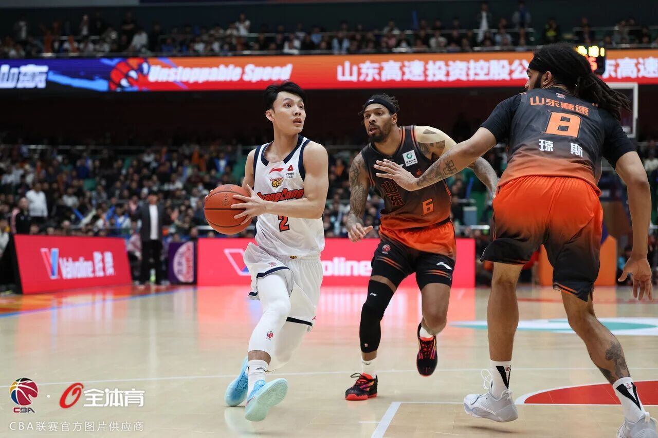 广东东阳光客场不敌山东高速，跌出积分榜前四，徐杰赛后主动揽责：“上来确实拼得不够