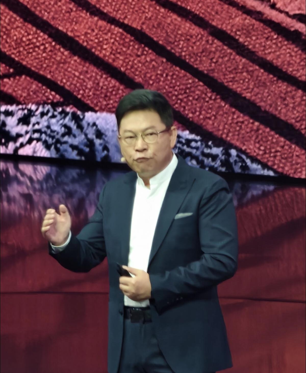 余承东晚上好，真的没有一个能打的。尊界V800与V680预售23天斩获1000