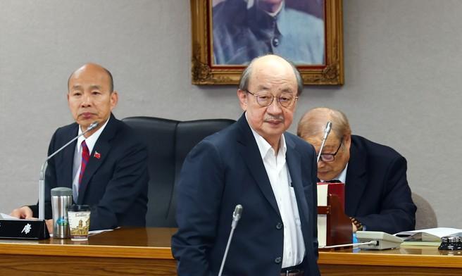 柯建铭的总召职位看来稳了，今天赖皮在民进党内部会议上冒火，他说，不要再找战犯了，