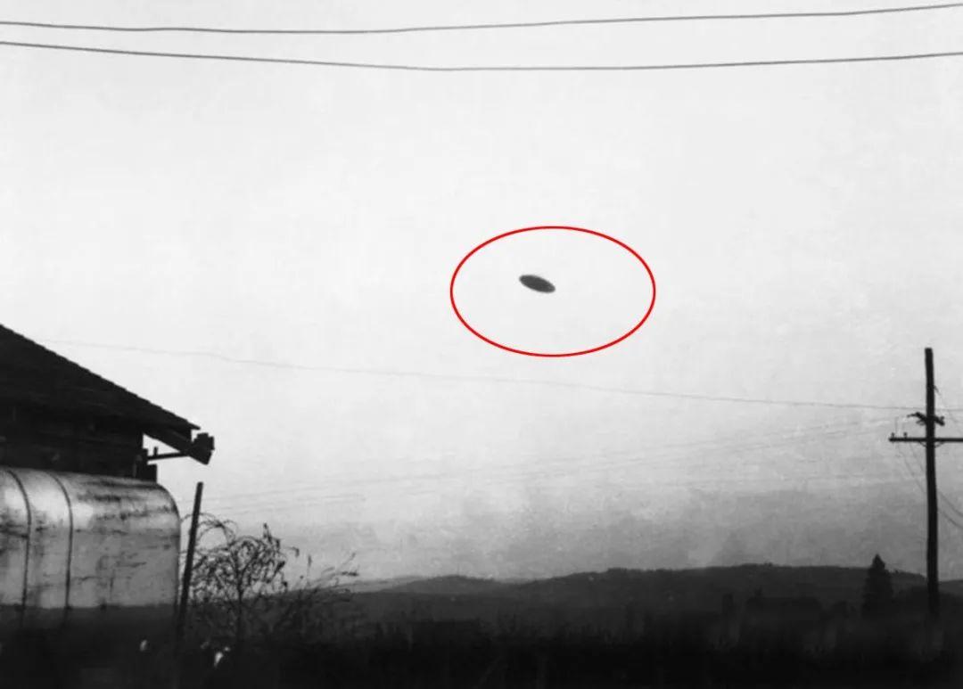 “司令员，干掉它吧？”1998年，河北上空出现一架草帽状的UFO，一架歼