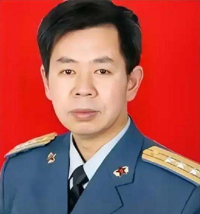 戴旭这话说的，真是一点面子都没留，直接把遮羞布给扯下来了。手里握着屠龙刀，天天在