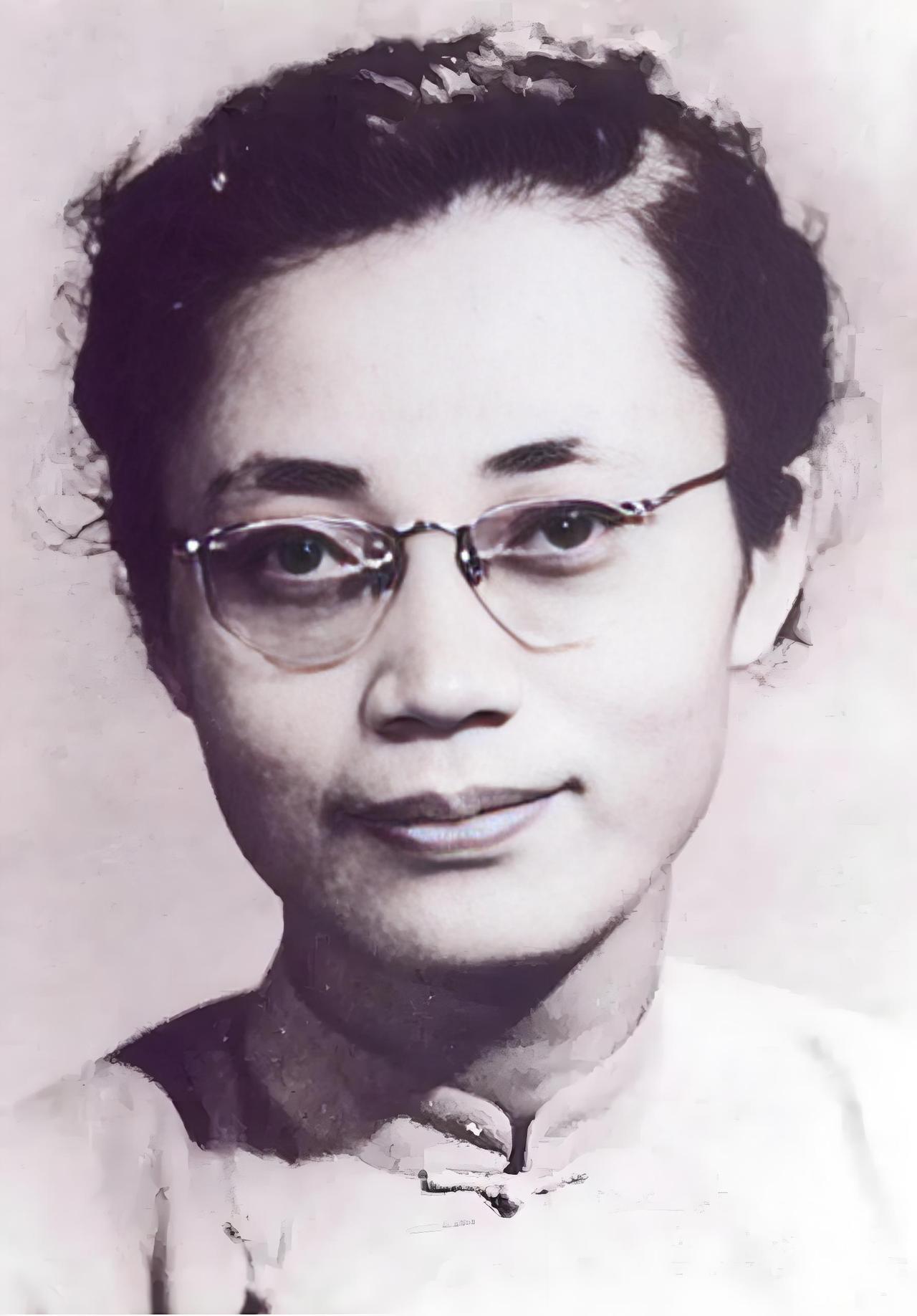 1950年，台湾一名女地下党在宿舍被捕，临走前祈求道：“我一个女人家，总得让我换