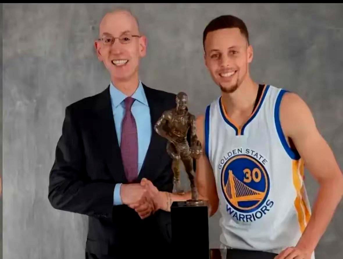 詹皇落选，评论区安静了去年他首发，满屏刷“操控投票”。今年票没够，黑子集体