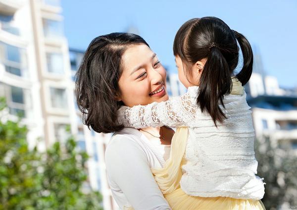 热点感悟快讯｜母亲成长力刷屏：妈妈的进步，才是家庭最好的风水近日，一篇聚焦