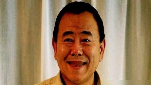 73岁刚拿完TVB“万千光辉荣誉传奇”大奖，曾志伟转头就把总经理辞了。理由绝了：早上定时开会实在顶不