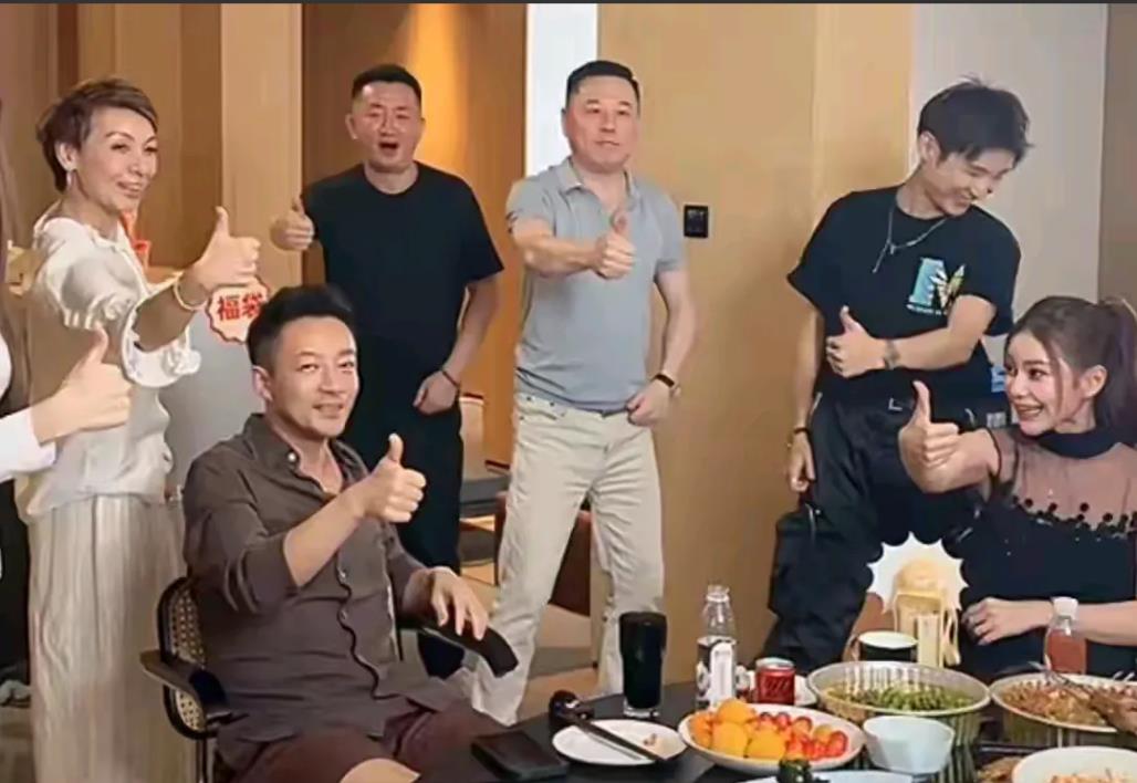 汪小菲今晚直播开挂！从早播到晚火力全开，1万多单瞬间秒空！太拼了！从上午在公司开