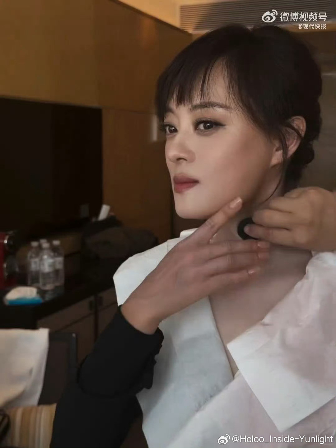 孙俪下颌线孙俪这样侧着看起来和文淇真的好像，特别是下颌线和下巴，还有孙俪的手怎么