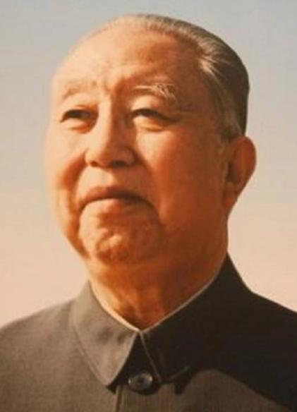 周总理去世后谁当总理？毛主席力荐一人却遭到婉拒：“您考虑别人吧。”1976年