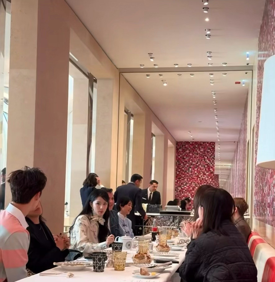 李昀锐王楚然吃下午茶李昀锐王楚然巴黎吃下午茶对我眼睛很好的两位