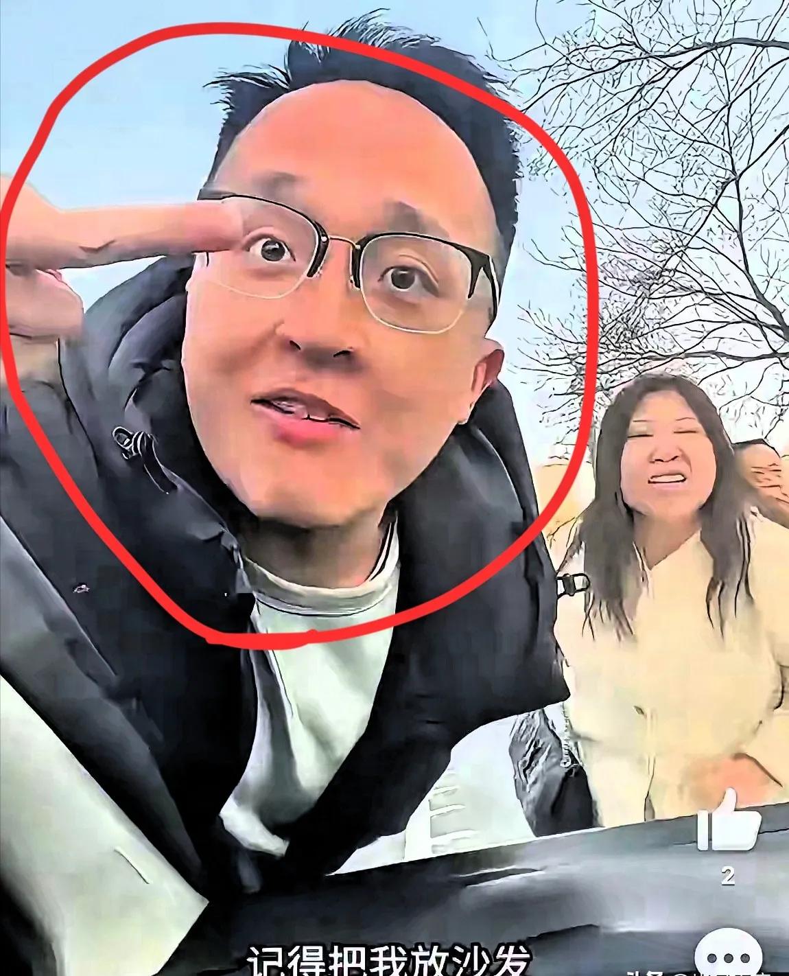 1月3日，河北街头一辆出租车与私家车发生轻微剐蹭，出租车仅存2.4厘米划痕，本可