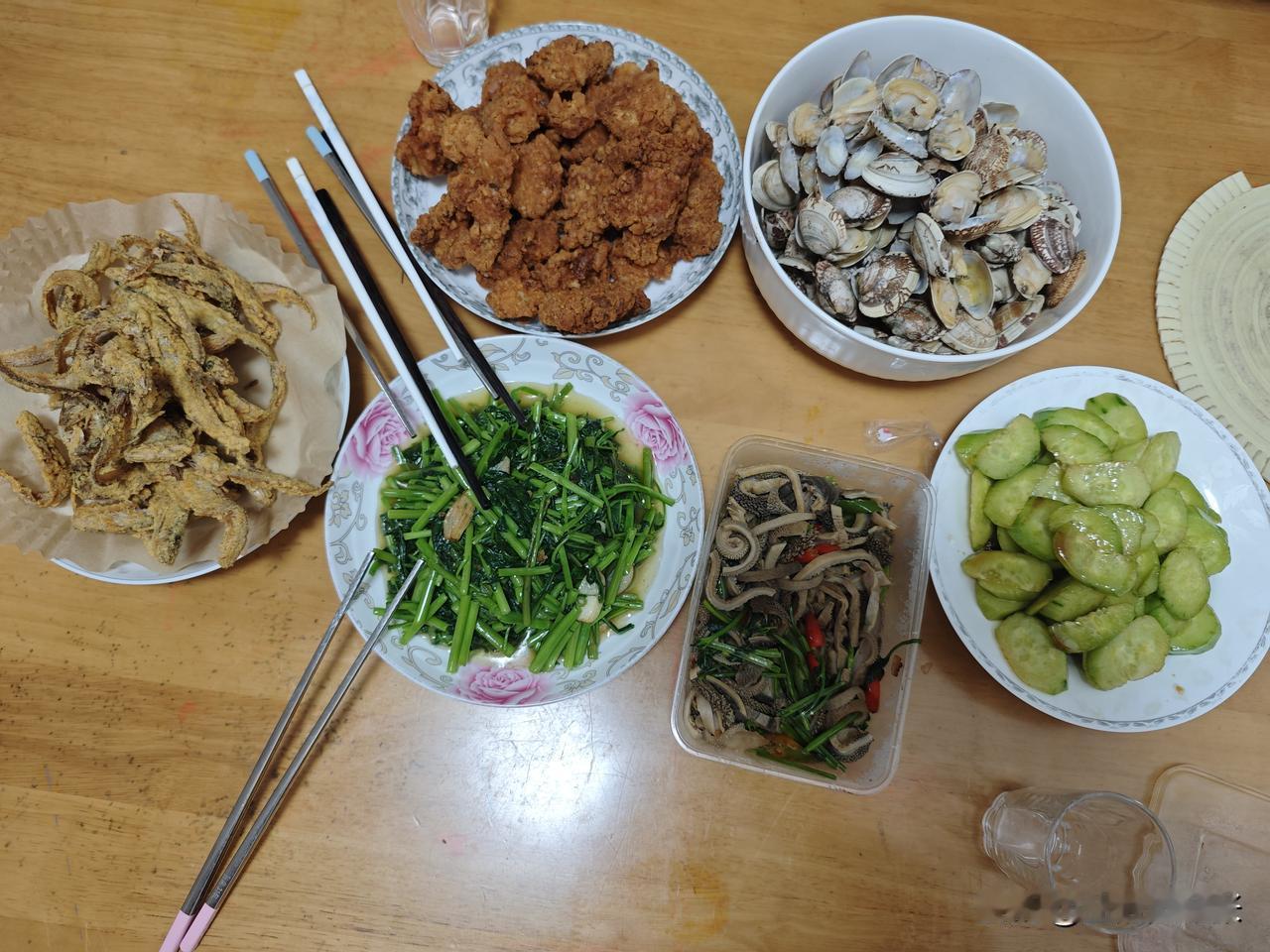 老张如今最放松的事，就是周六晚上在家整几个小菜，喝一杯！别和我说，喝酒