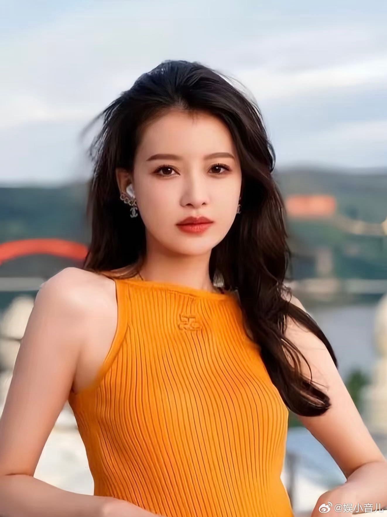 孙怡唱跳小白报道坐等孙怡的乘风舞台😜唱跳小白也没啥包袱，以前跑调没事，正常发