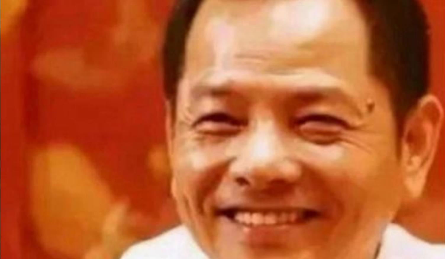 2012年，刚出狱的崩牙驹身无分文，他找曾经的小弟洗米华求助，洗米华甩出3000