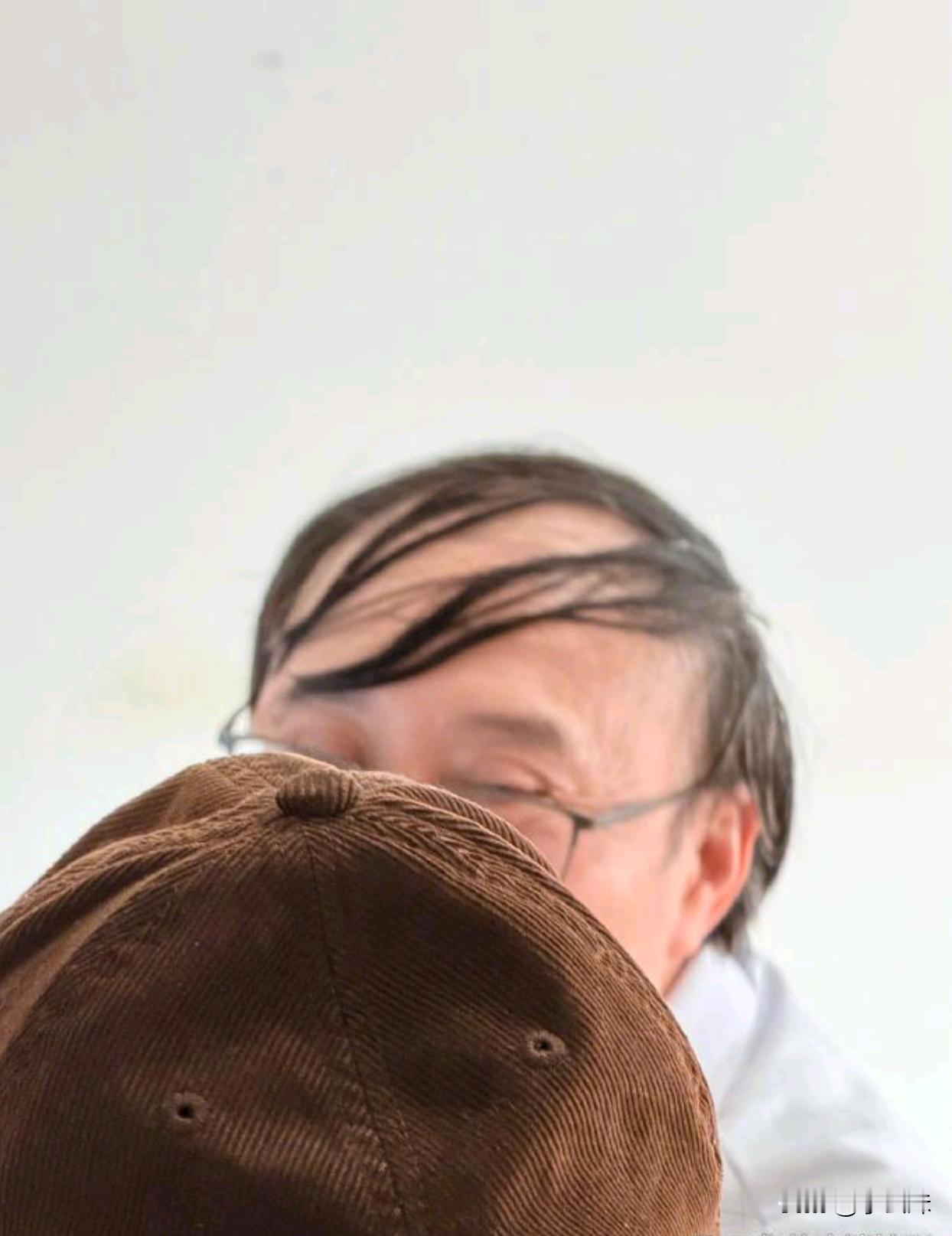 光看这医生发型就知道医术很高明