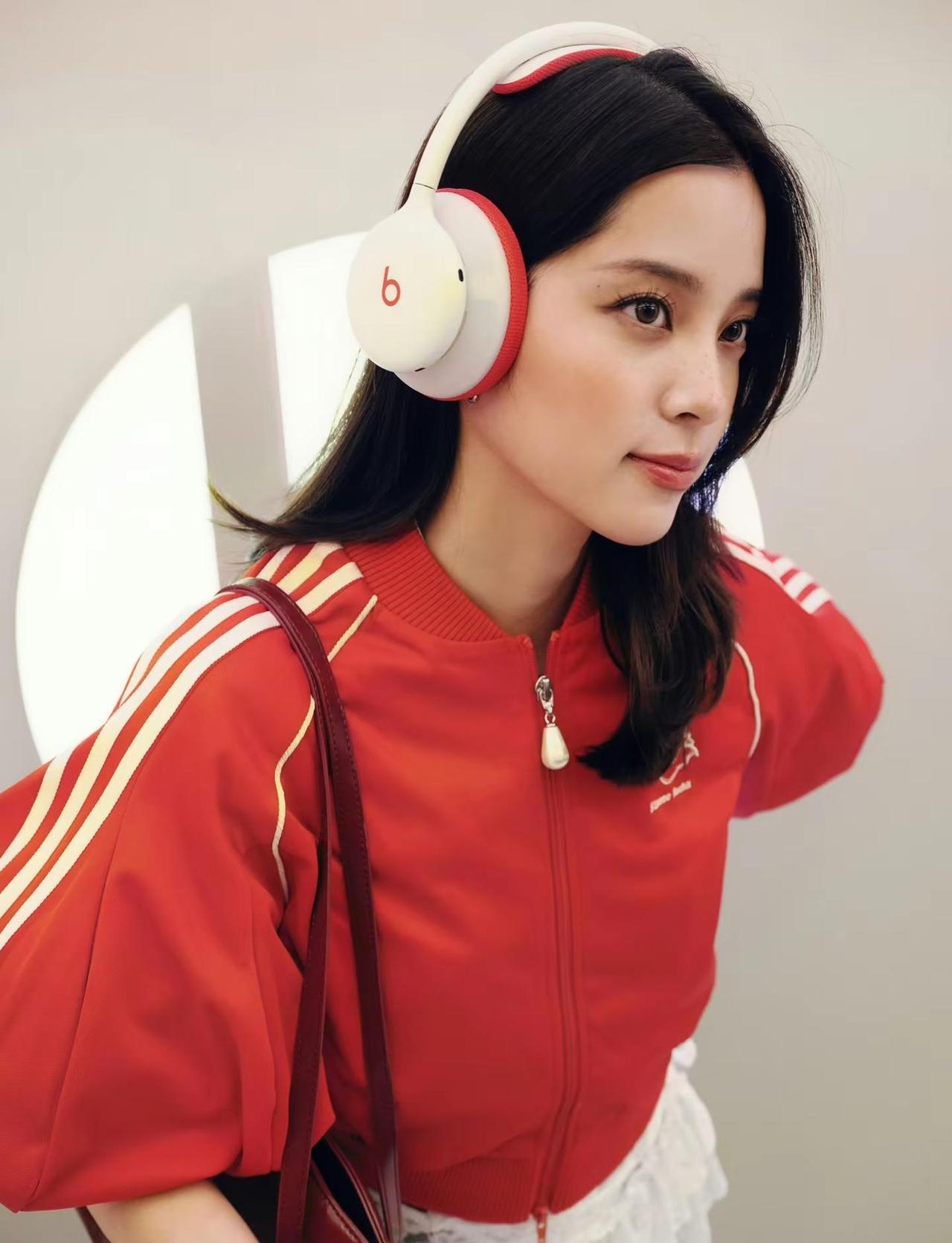 欧阳娜娜✗Beats拍摄🎬。好搭，像灵感在无数瞬间，自然生长。Beautifu