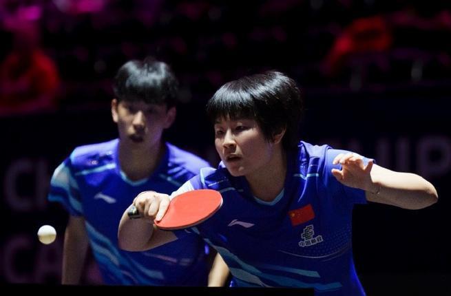 刚刚结束了一场WTT多哈球星挑战赛混双1/8决赛，国乒新锐组合陈俊菘/覃予萱，鏖