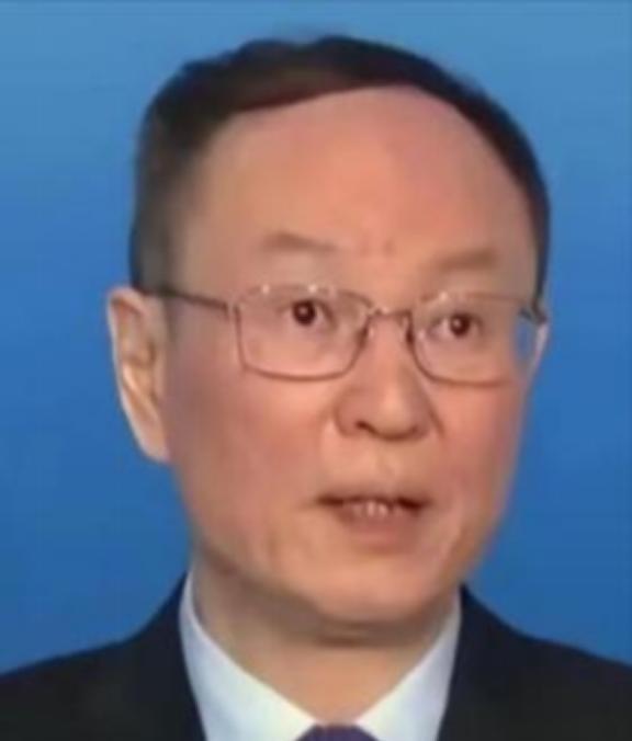 专家曾说月入3000已经进入中等收入，白岩松曾反问专家：如果月入3000就算中