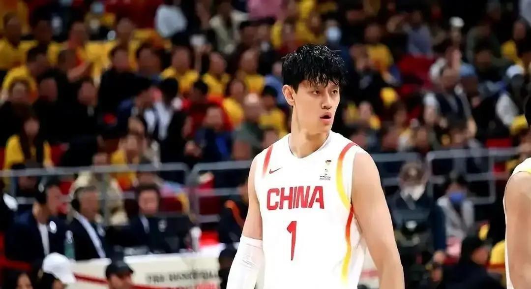 别只盯着曾凡博的600万顶薪僵局了。广东宏远在青训营里，悄悄撕破了球星通胀