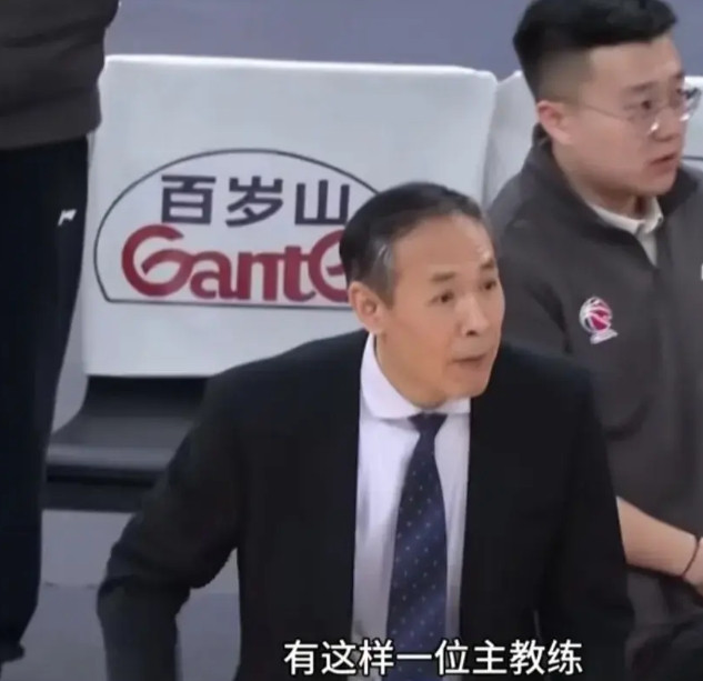 北京主教练许利民的境遇让人完全明白了什么叫人情世故，成功了，众人排队夸赞和献媚，