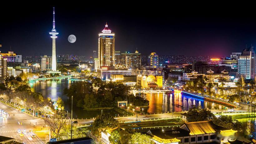 2015年10月，江苏南通房价均价8438元；2016年10月，江苏南通房价均