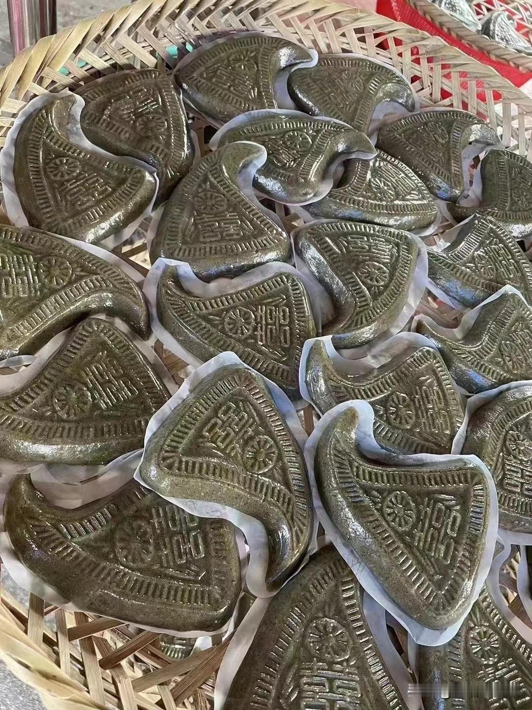 这三种都是汕头极具代表性的美食，涵盖经典小吃与特色粿品，承载着当地饮食文化和民俗