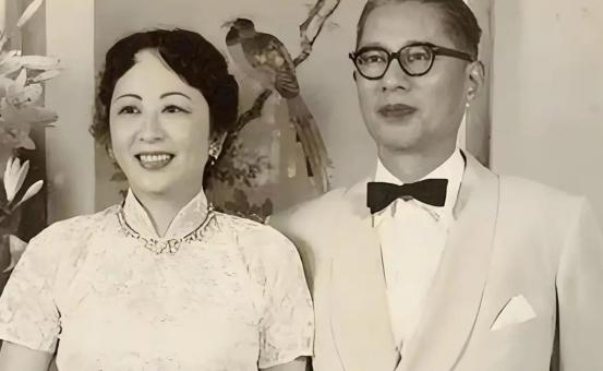 1927年，宋子文要在庐山盖别墅，看中了包工头二十岁的女儿。姑娘端茶时随口叫了一