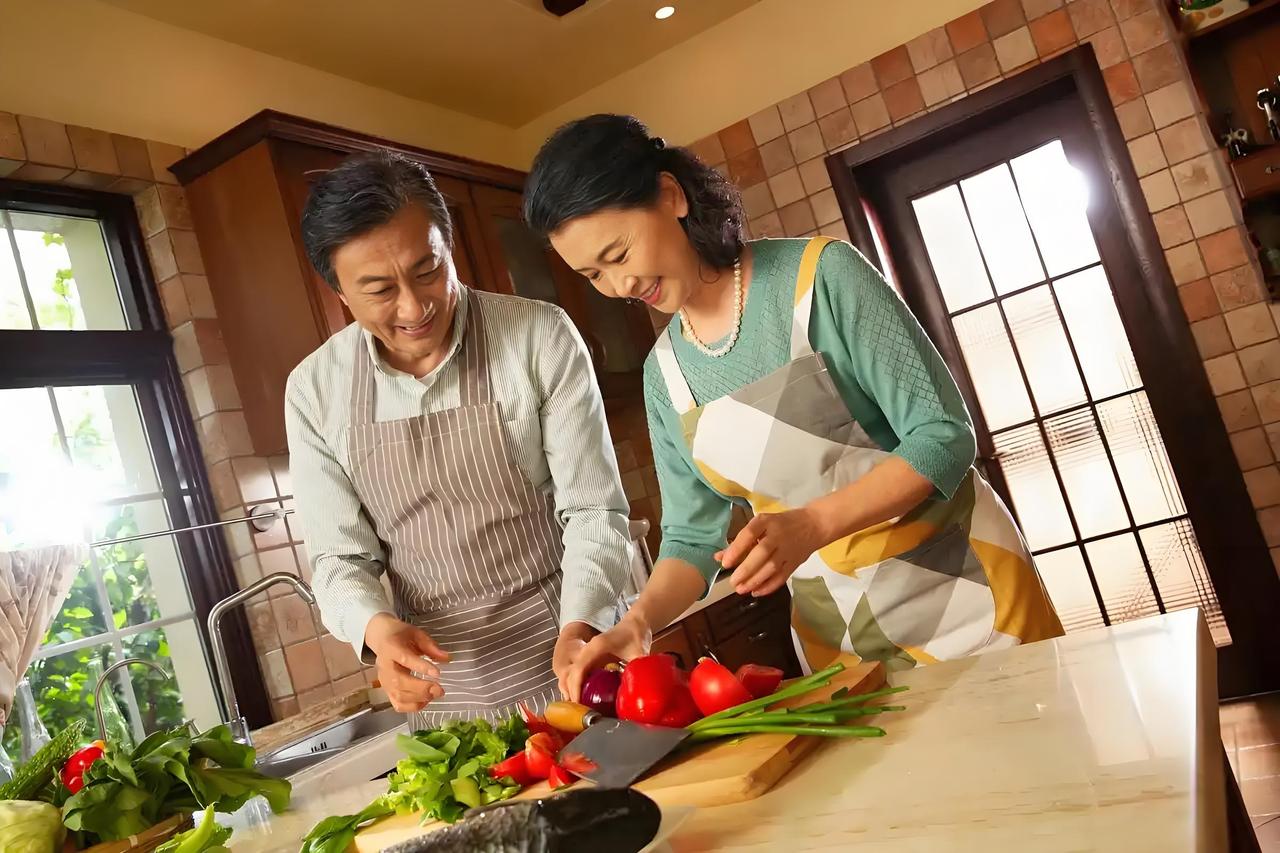 家庭情感故事总是充满了酸甜苦辣。我想起父亲和马姨的故事。马姨在邻里是女神，温柔又