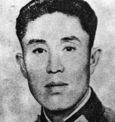 1983年，郑洞国的前妻想复婚，郑洞国的子孙都同意，但郑洞国却摇头拒绝：“她来了