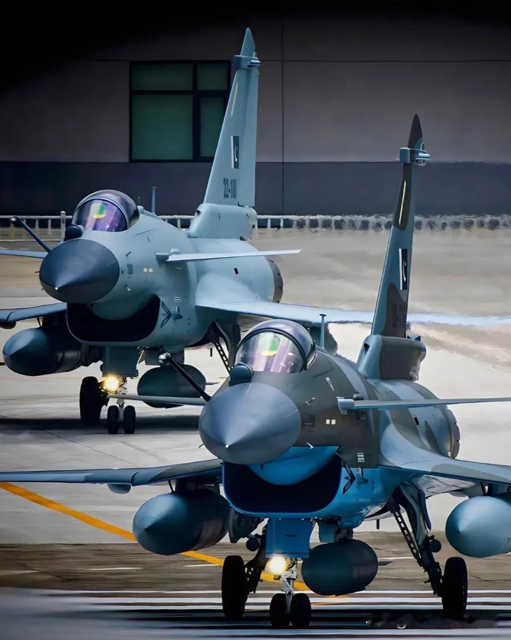 巴基斯坦最新空军宣传片太燃了！这次宣传片里，歼-10CE和“枭龙”成了绝对