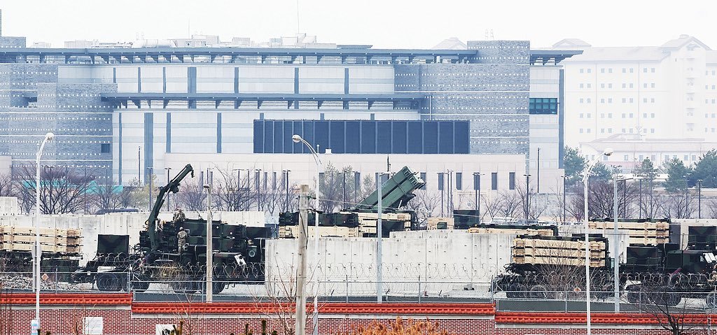 库存真的不够用了，多架美军C-17、C-5在韩国装运防空/反导拦截弹！根据当地民