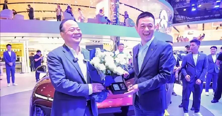 蔚来与宁德时代角逐“新能源美联储”吉利6.4亿入股蔚来能源，换电赛道格局骤变