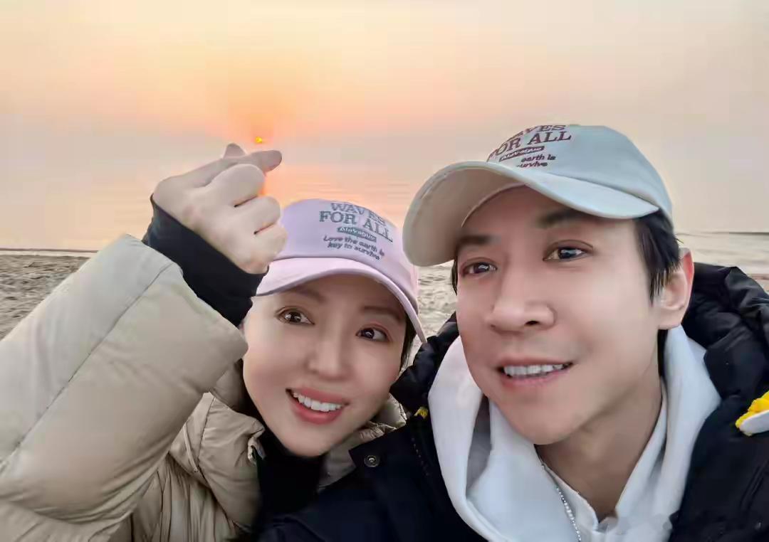 董璇再婚惹急高云翔！罕晒与小酒窝合拍视频，网友：撑腰来的，董璇和张维伊再婚后，娱