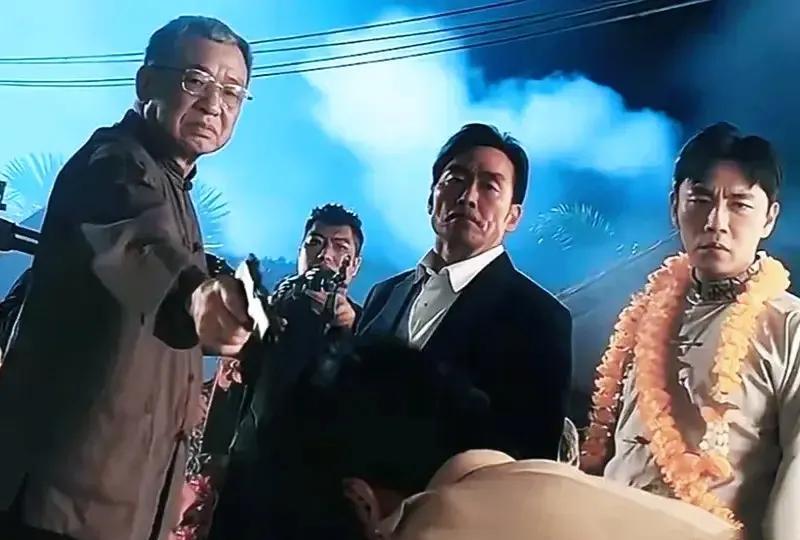 《扫毒风暴》:周少雄被岳父云司令处决，罪有应得…卢少骅大婚当天，k哥带领人马包