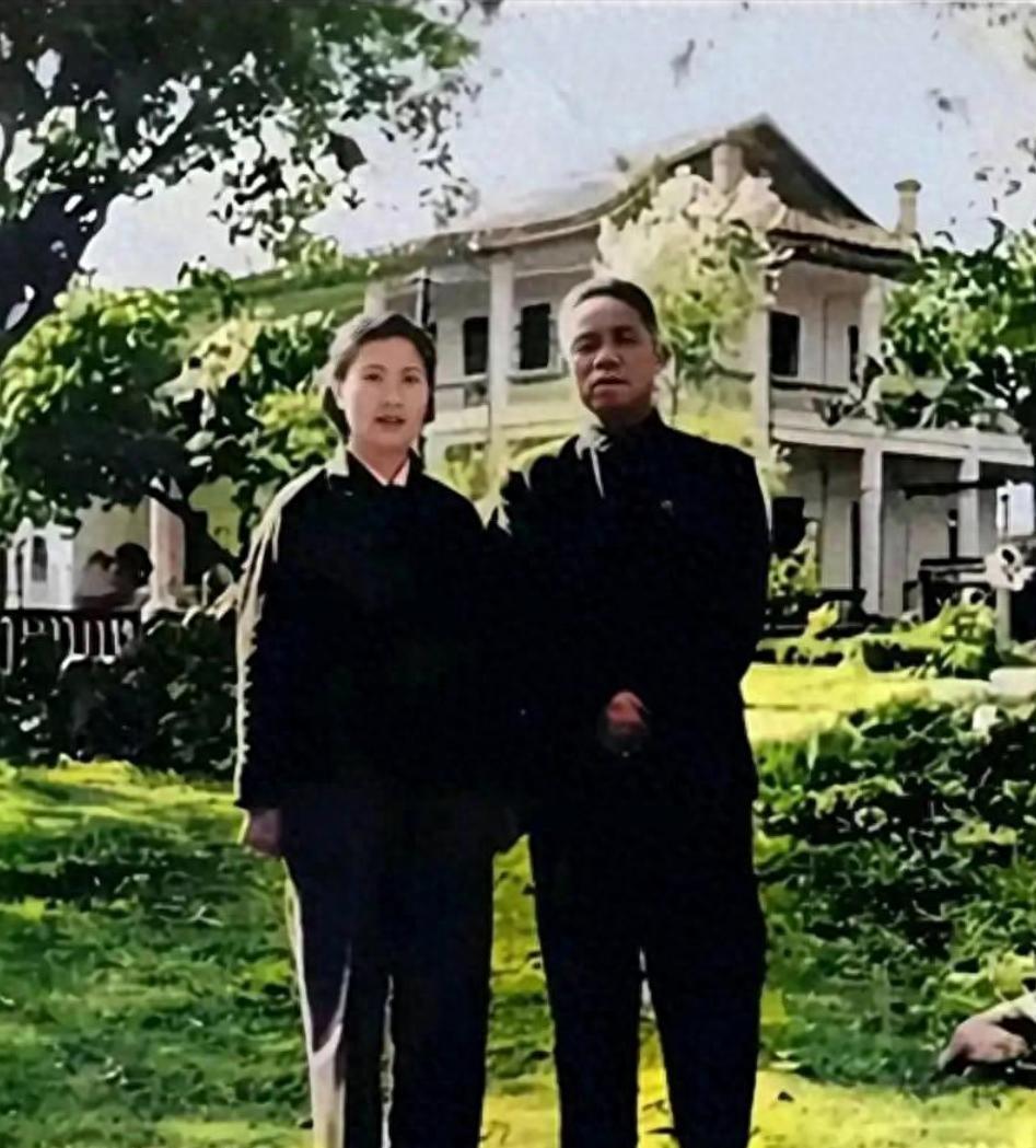 韩先楚上将的妻子有多美？这是他50岁的老照片，皮肤白皙气质出众1970年春，福