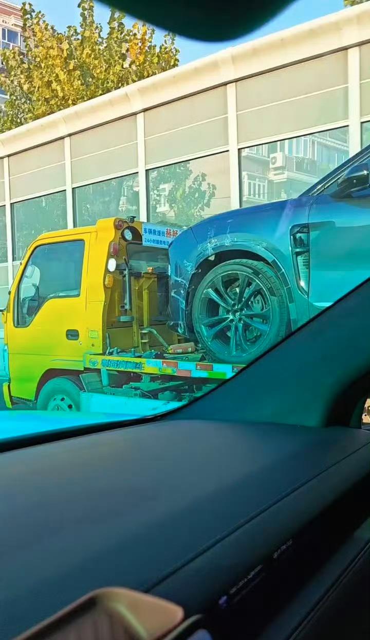 新款蔚来ES7实车曝光！上一代机型运营不算很成功，因为定位太接近了，导致这一