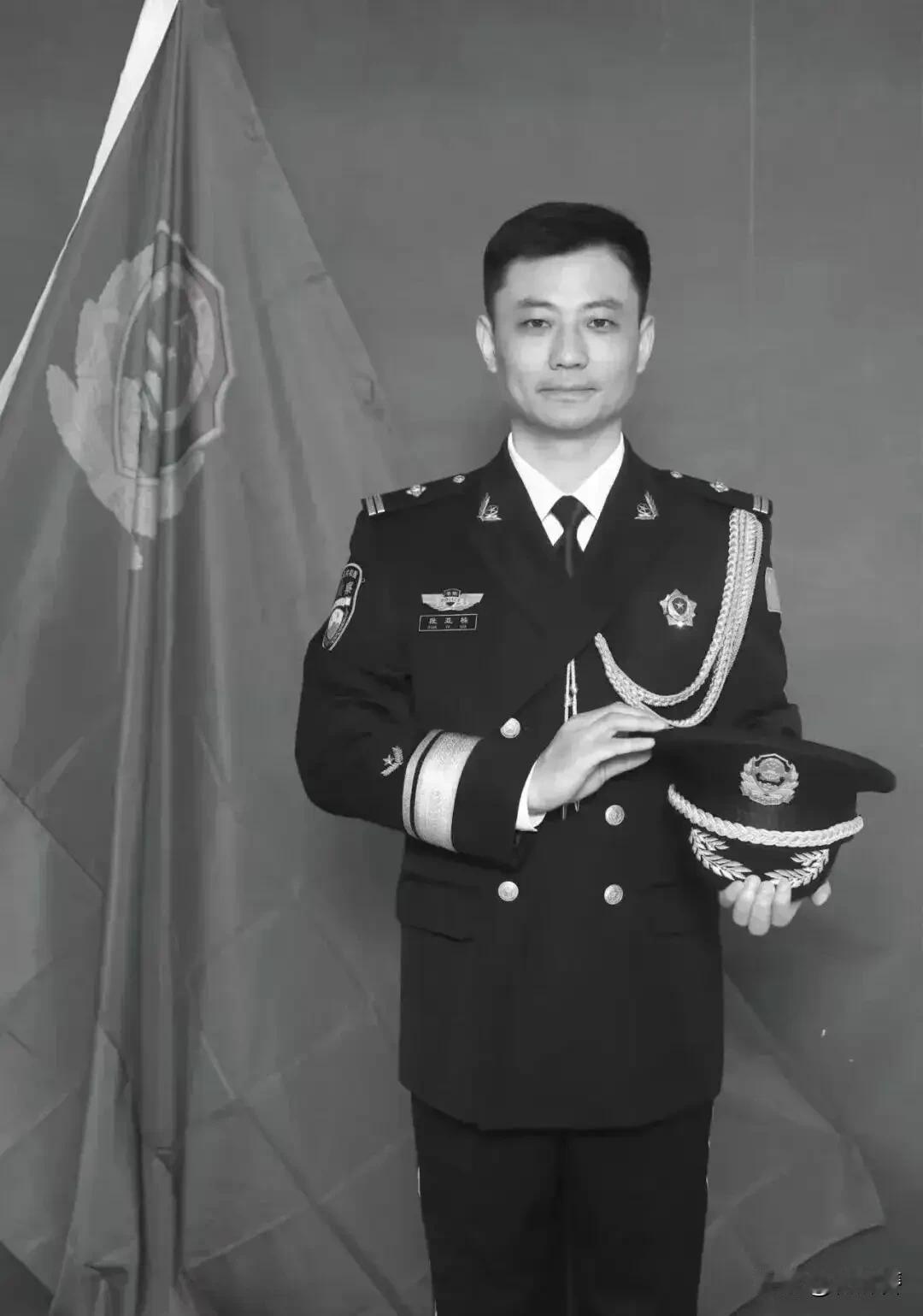 42岁民警段亚楠突然走了。这事是从他朋友圈知道的，凌晨发的文字，好多人看了