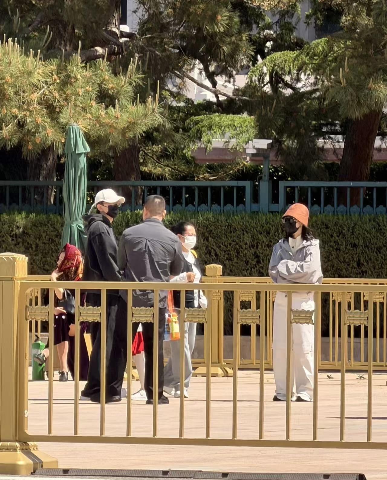 张杰与谢娜真是高精力人士！昨天晚上将近4小时的演唱会，丝毫没有影响他们今天早